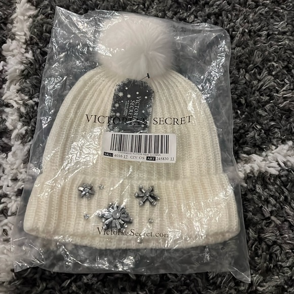 🤍🤍VICTORIA’S SECRET BEANIE 🤍🤍 - Picture 1 of 6